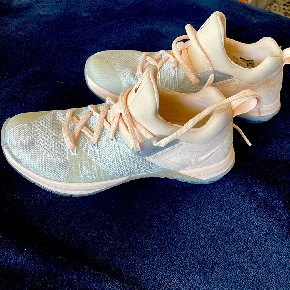 Nike Womens Metcon Flyknit 3 Training Shoes Silver White BQ8797-001 7.5M